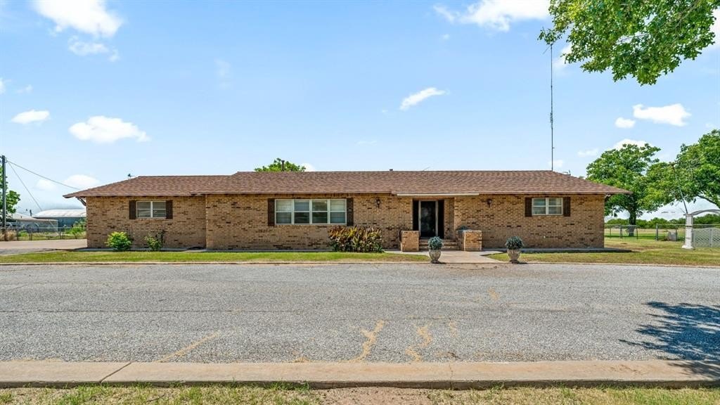 Single Family 3BR 4BA - 608 Avenue H S, Chillicothe, TX