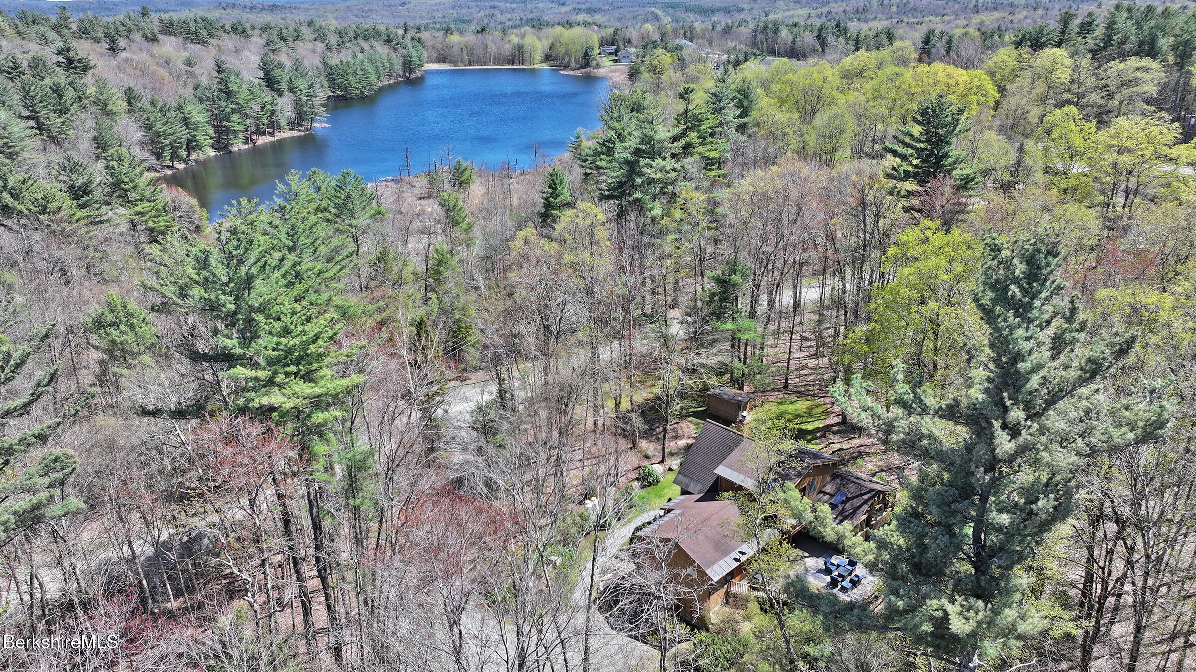 Single Family 3BR 3BA - 55 Mallard Dr, Becket, MA