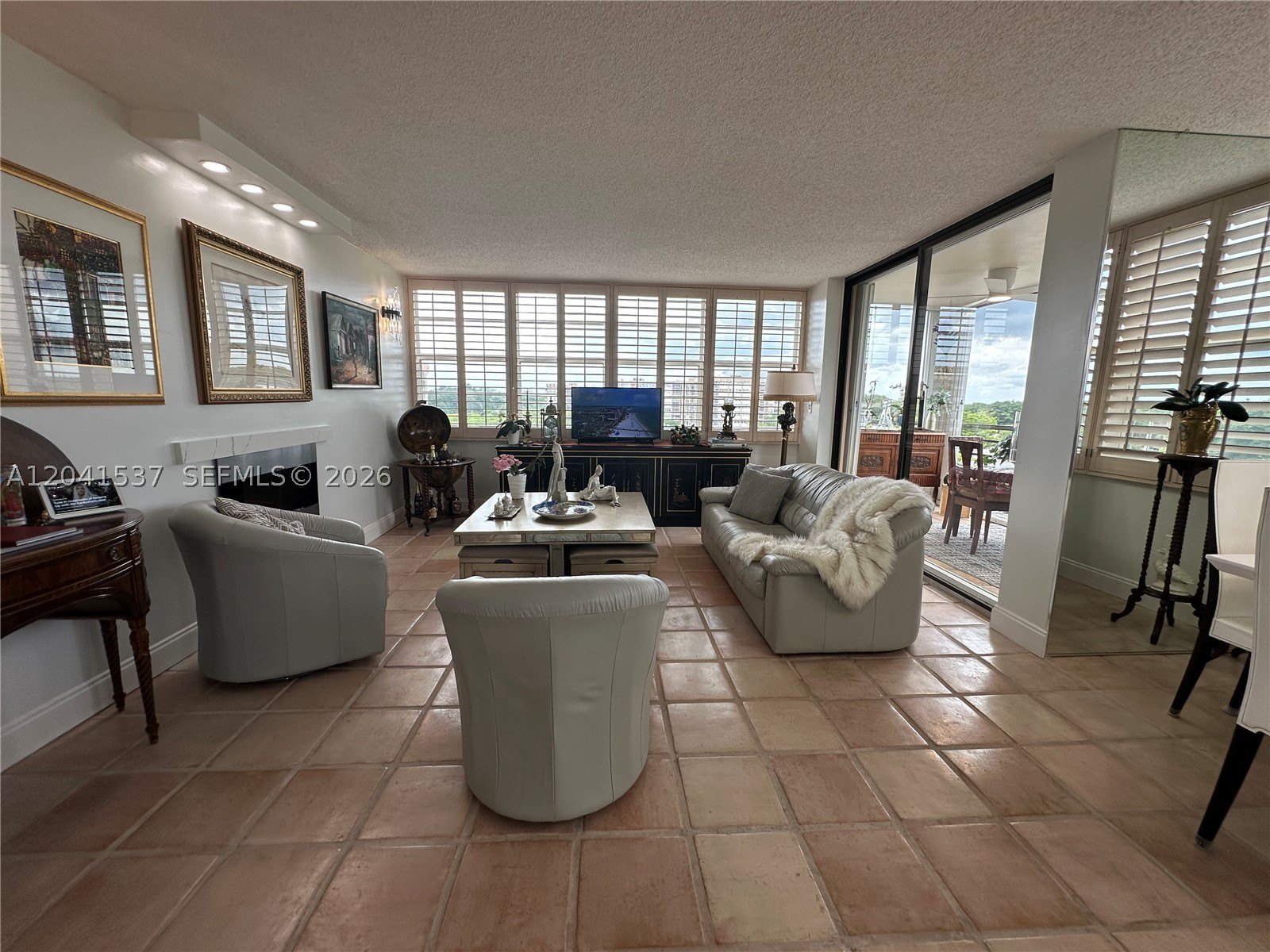 Condo 2BR 2BA - 1200 Saint Charles Pl, Pembroke Pines, FL