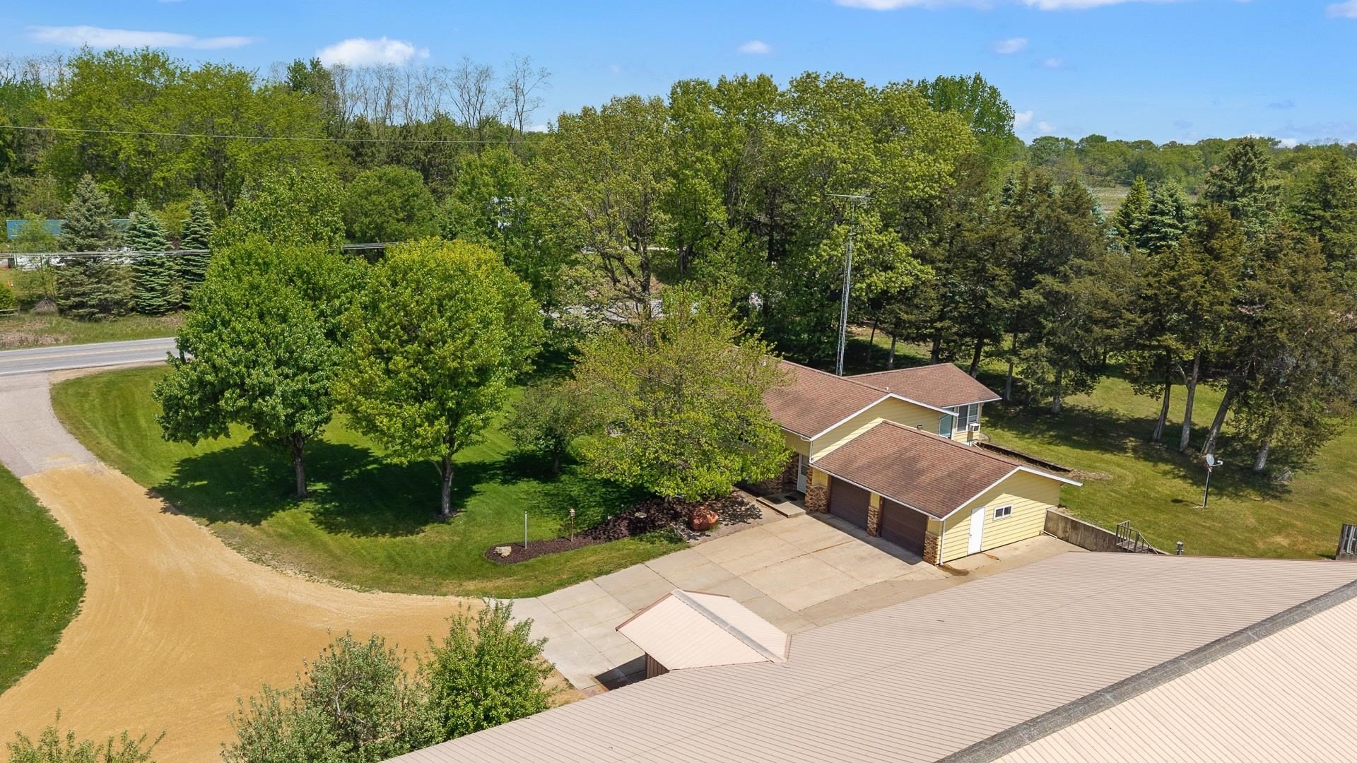 Single Family 4BR 2BA - W8287 County Road P, Pardeeville, WI