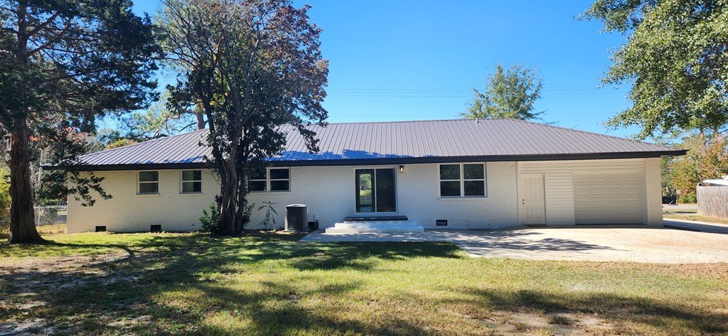 Single Family 4BR 2BA - 1804 Azure Drive, Dothan, AL