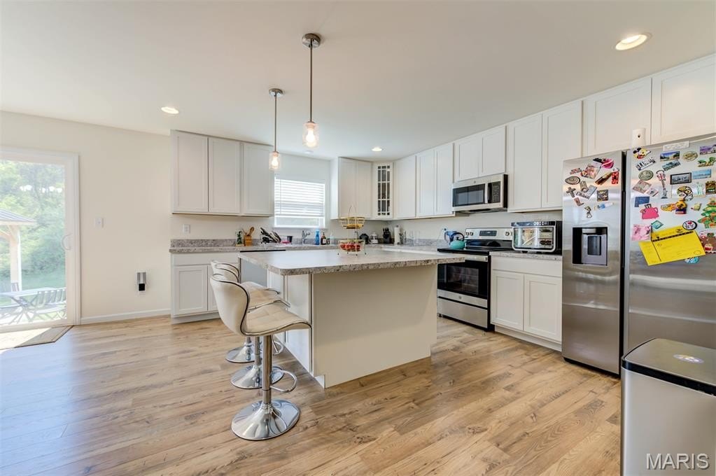 Single Family 4BR 3BA - 732 Fox Creek Drive, Fenton, MO