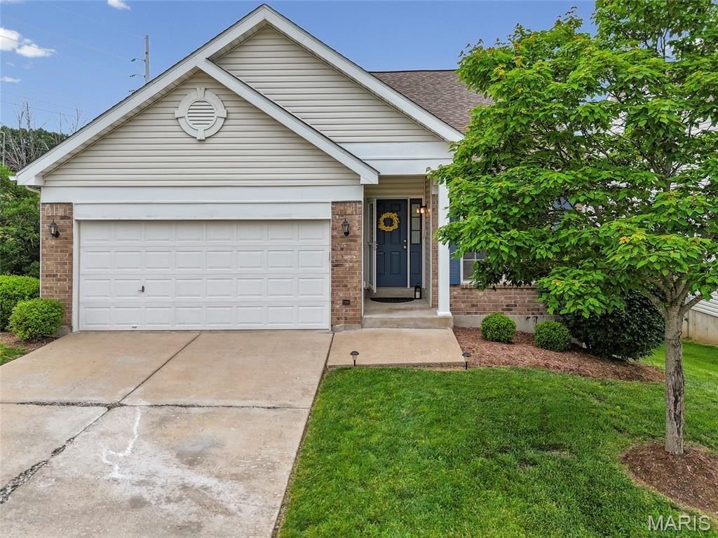 Single Family 3BR 3BA - 102 Hollow Brook Drive, Florissant, MO