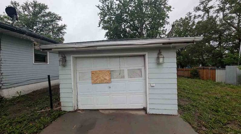 Single Family 3BR 1BA - 6644 Dudley St, Lincoln, NE
