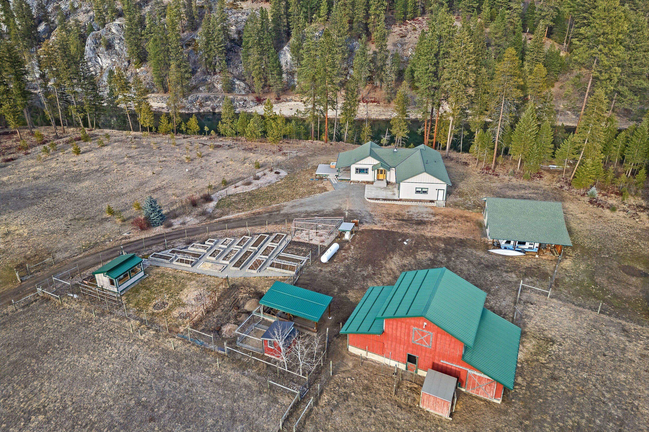 Single Family 2BR 2BA - 40 FIRST THOUGHT Loop, LAURIER, WA