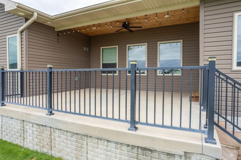 Single Family 5BR 4BA - 3855 25th Avenue, Columbus, NE