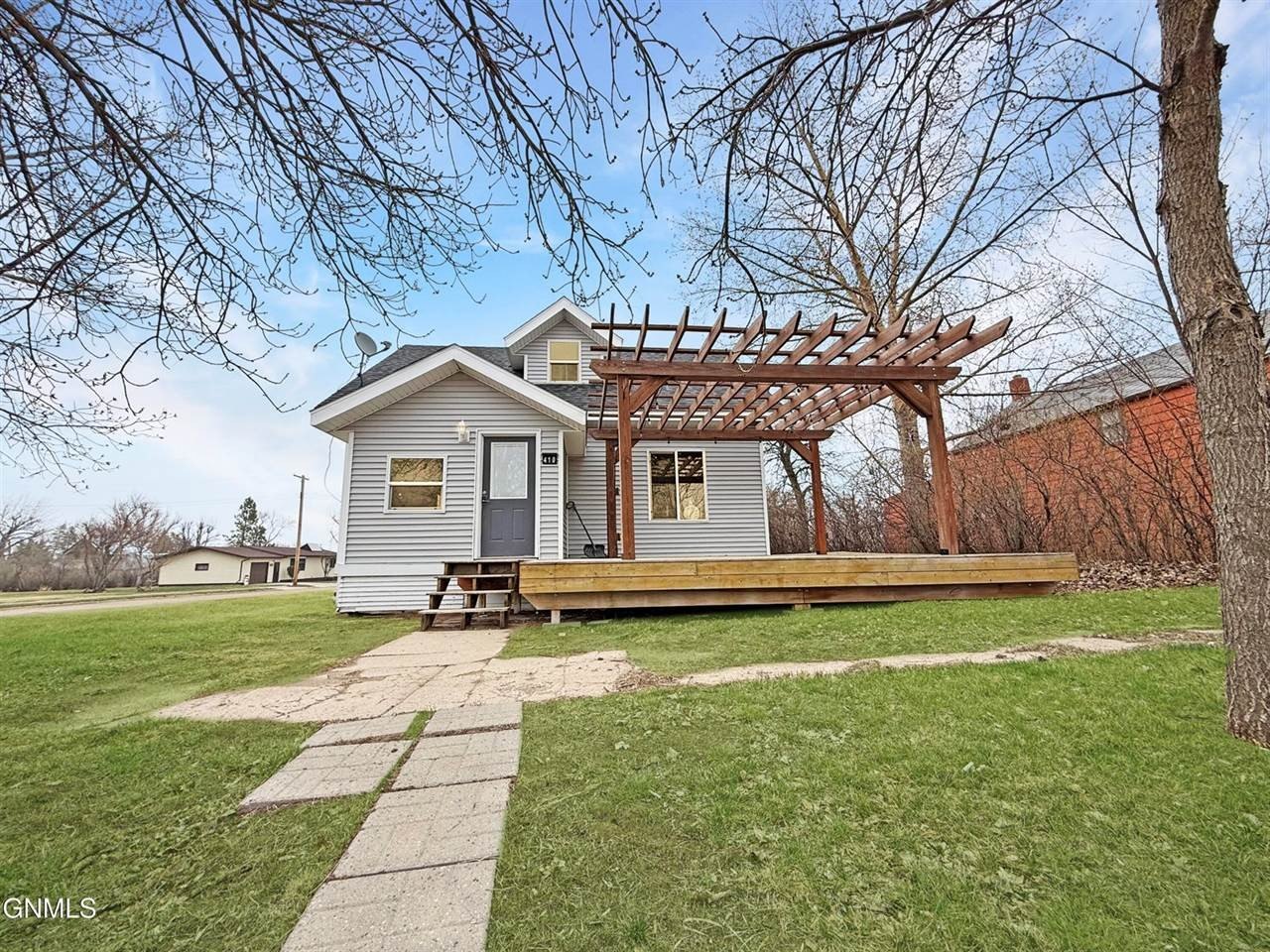 Single Family 3BR 2BA - 410 Main Street, Columbus, ND