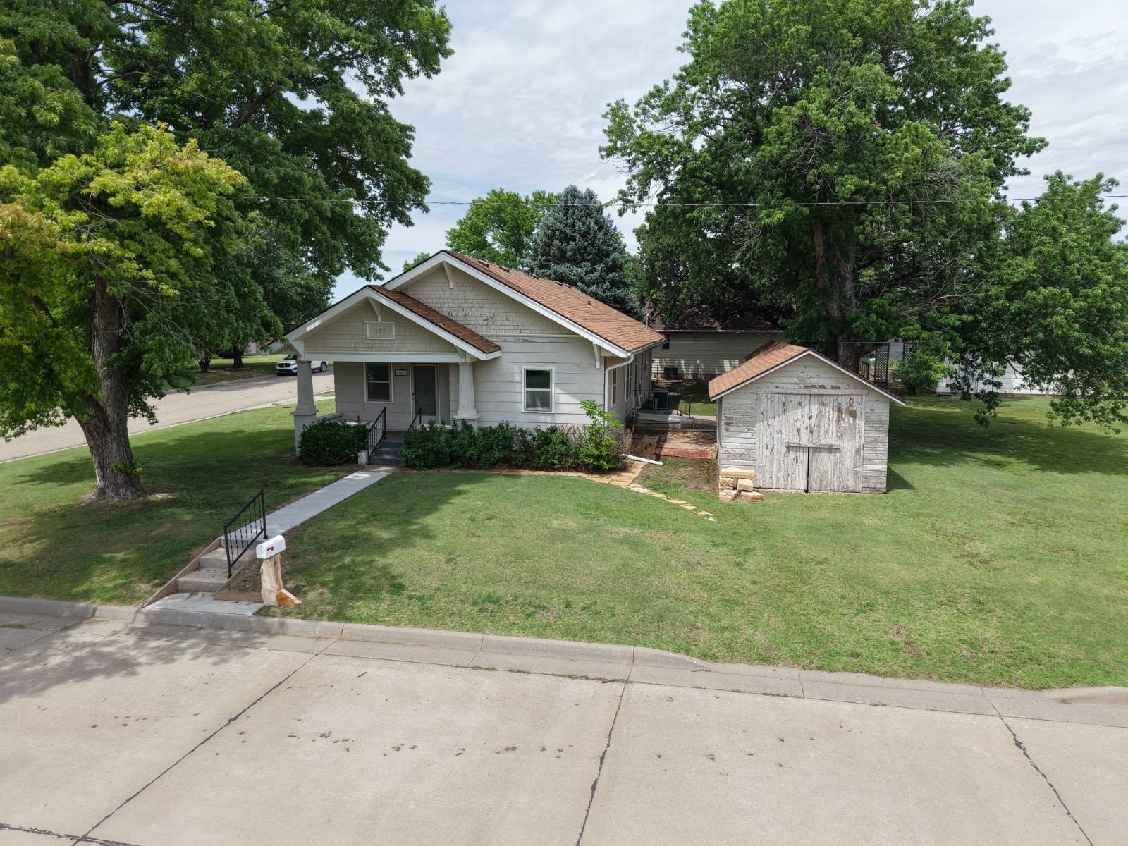 Single Family 3BR 1BA - 1022 W 5th St, Beloit, KS