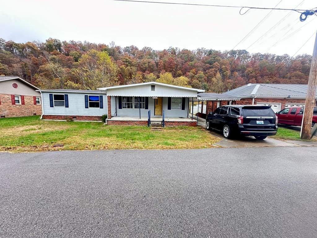 Single Family 3BR 2BA - 209 Wallen Dr, Van Lear, KY