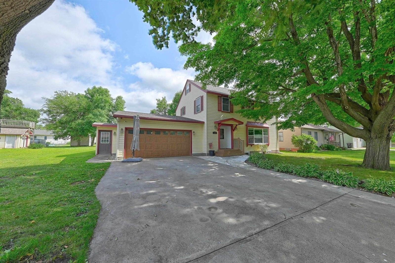 Single Family 5BR 3BA - 1539 Maplecrest, Estherville, IA