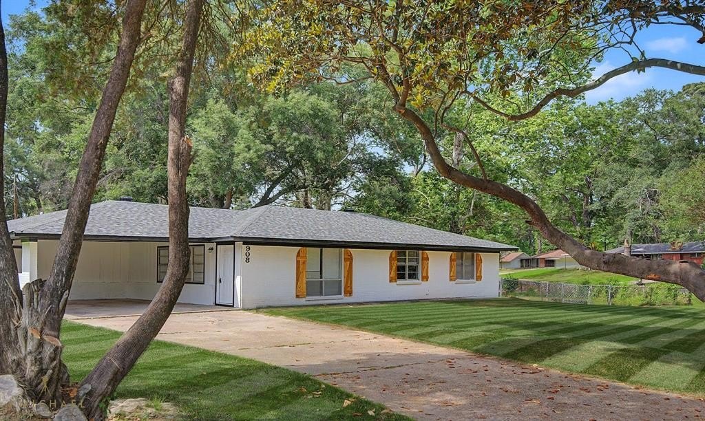 Single Family 3BR 2BA - 908 Deer Park Road, Shreveport, LA