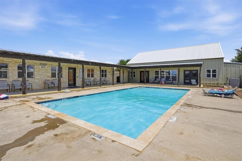 Single Family 3BR 3BA - 161 Dodge City Trail, Newark, TX