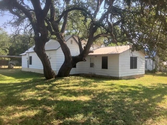 Single Family 2BR 2BA - 105 N Avenue A, Mason, TX
