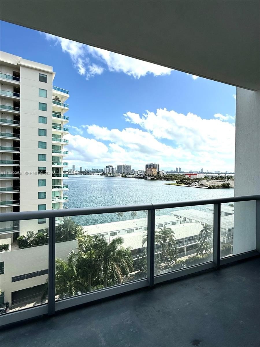 Condo 2BR 3BA - 7928 East Dr, North  Bay  Village, FL