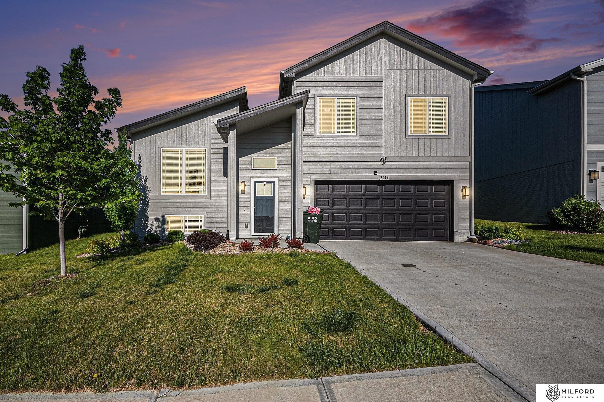 Single Family 3BR 2BA - 7914 N 113th Avenue, Omaha, NE