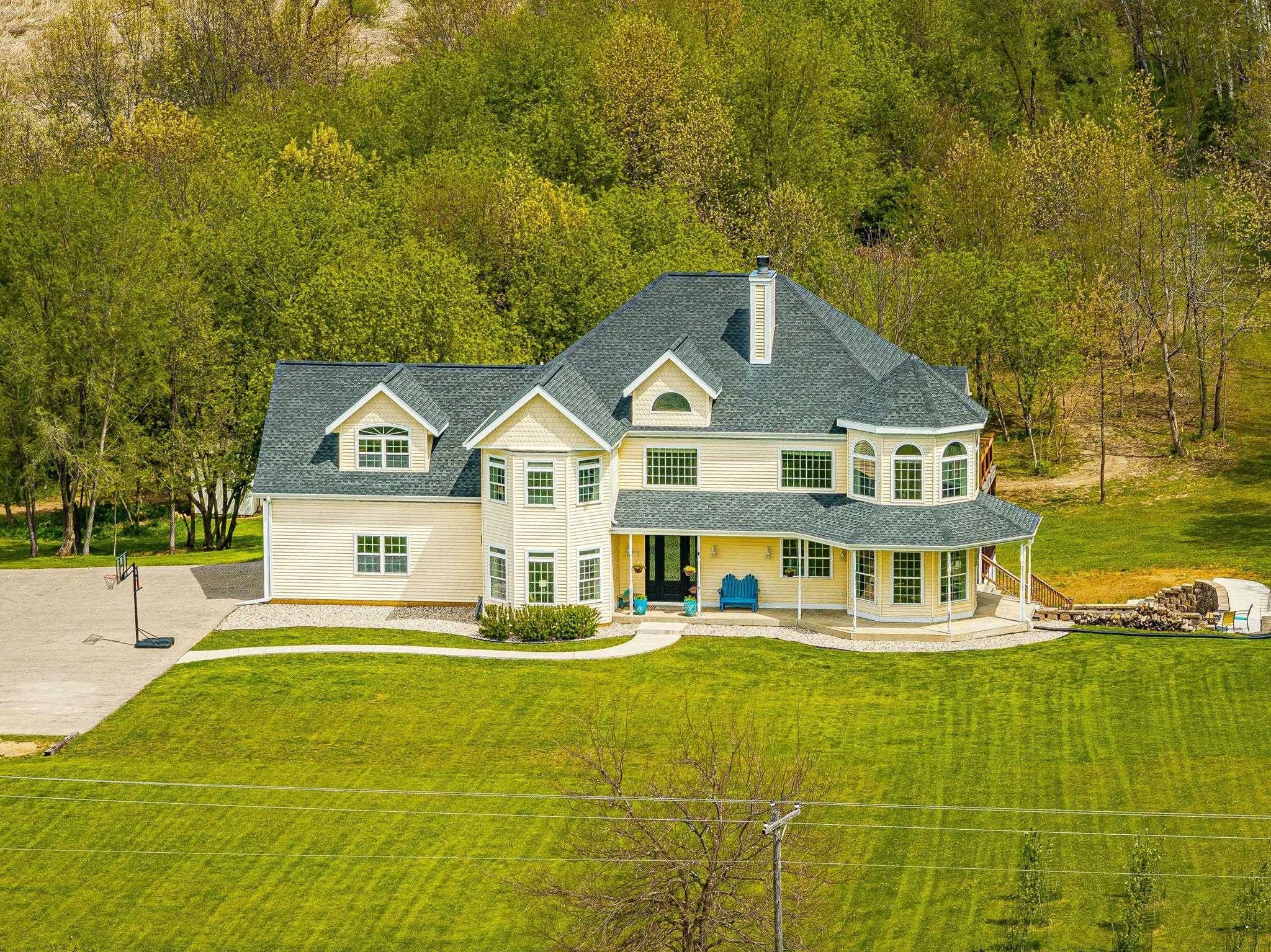 Single Family 5BR 4BA - 2222 County Road A, Stoughton, WI