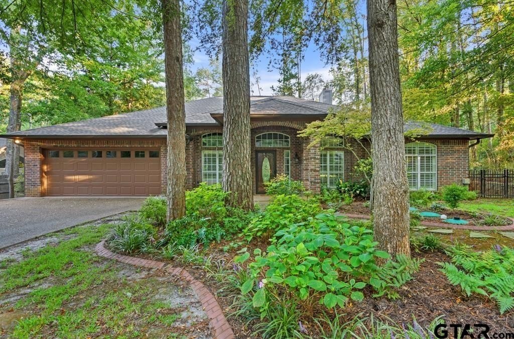 Single Family 4BR 3BA - 1620 Brookhollow Drive, Hideaway, TX