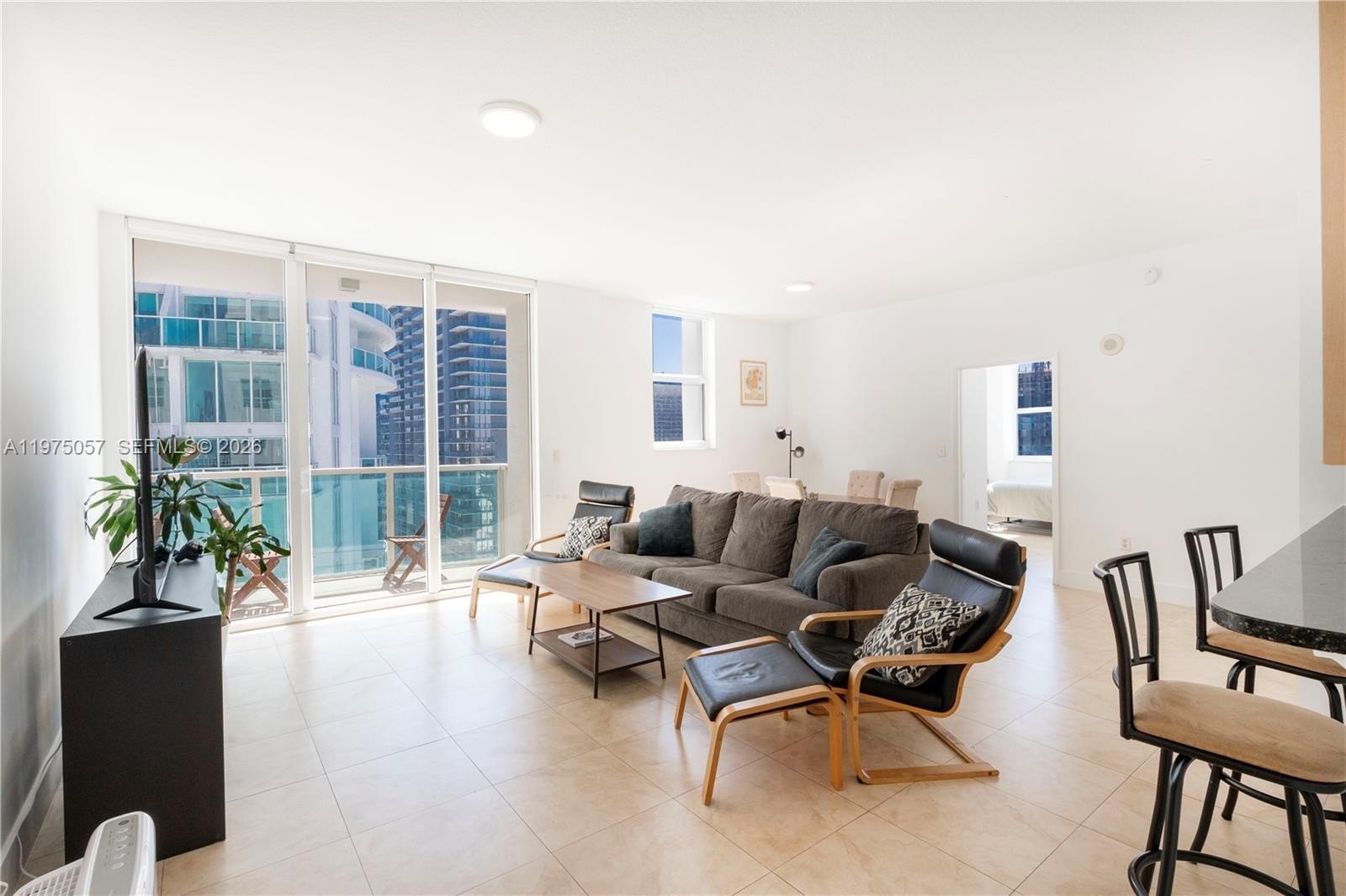 Condo 3BR 3BA - 31 SE 5th St, Miami, FL