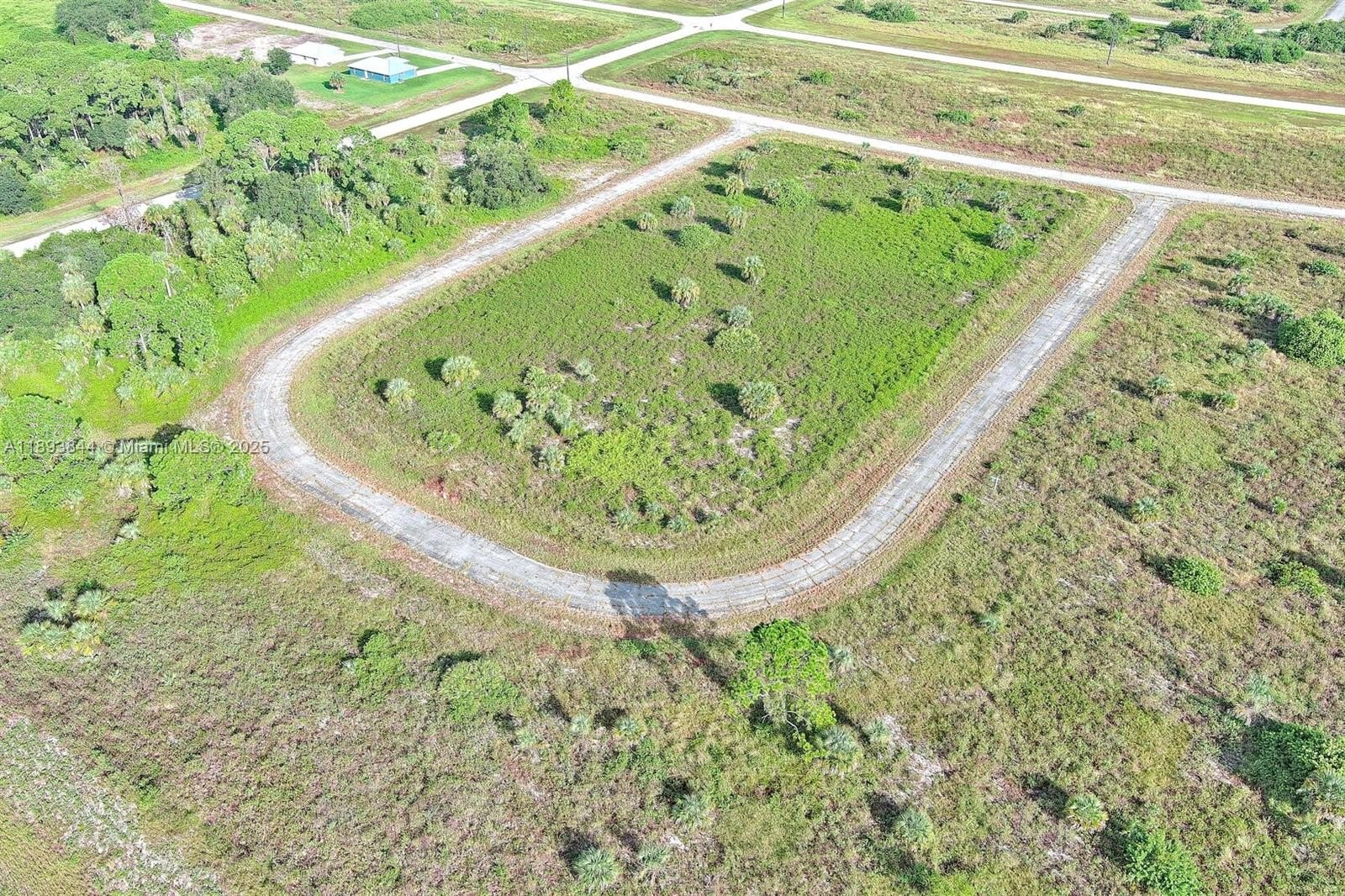Other - 121 ARDMORE CIR, Other City - In The State Of Florida, FL
