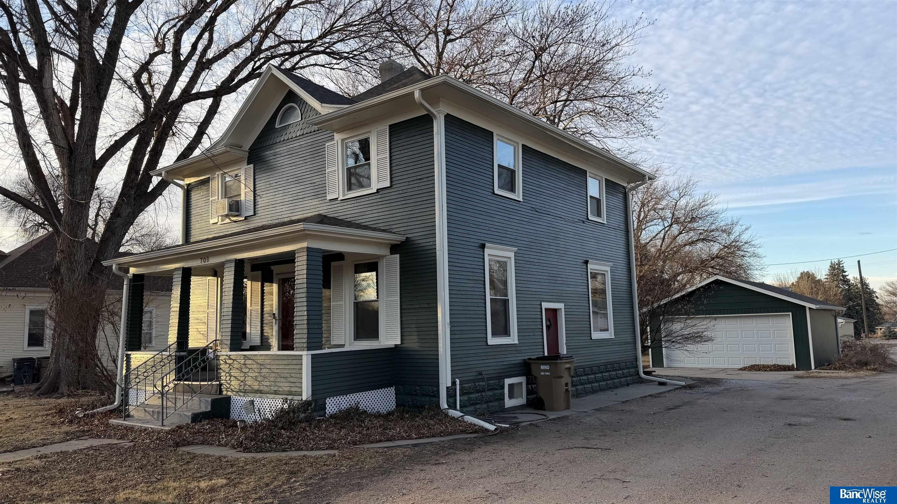 Single Family 3BR 2BA - 709 N Street, Aurora, NE