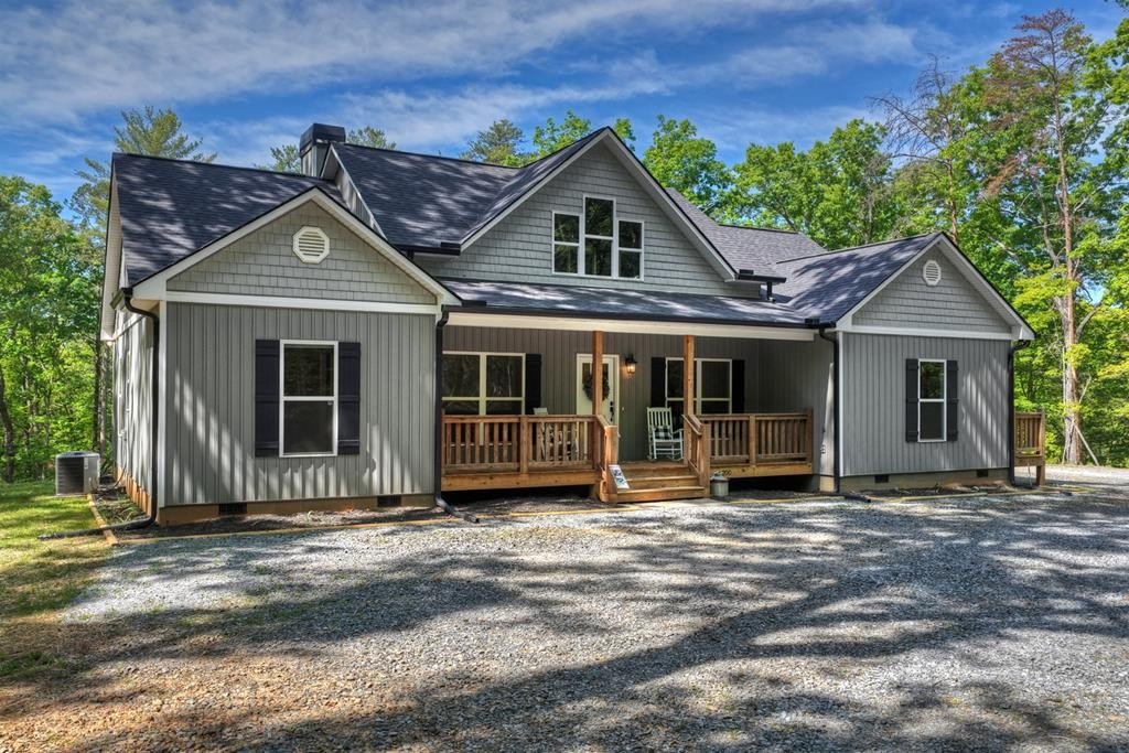 Single Family 4BR 3BA - 200 Fowler Road, Ellijay, GA