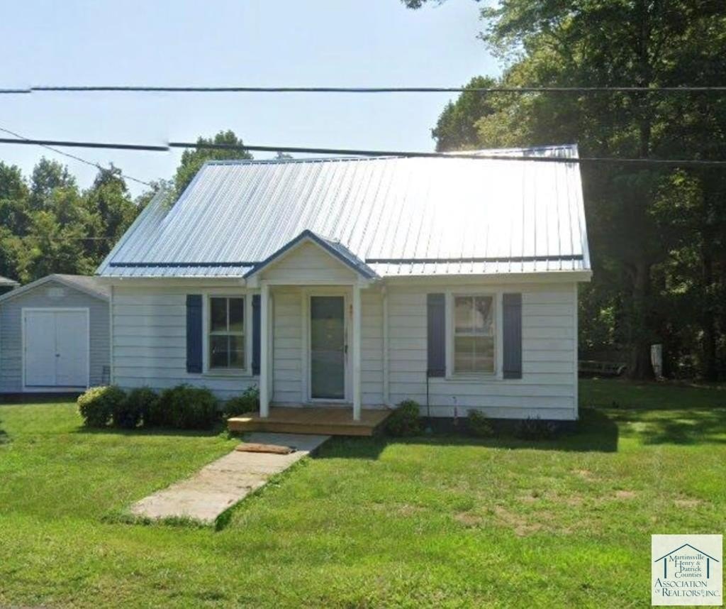 Single Family 3BR 1BA - 801 Fisher Farm Rd, Martinsville, VA