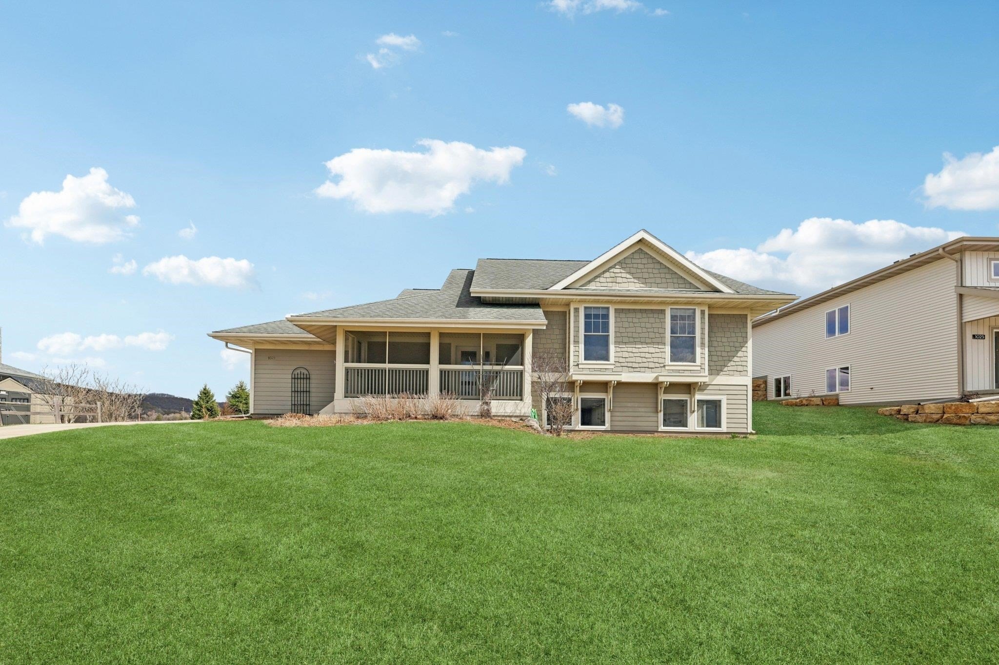 Single Family 3BR 3BA - 1021 Susan Crest, Black Earth, WI