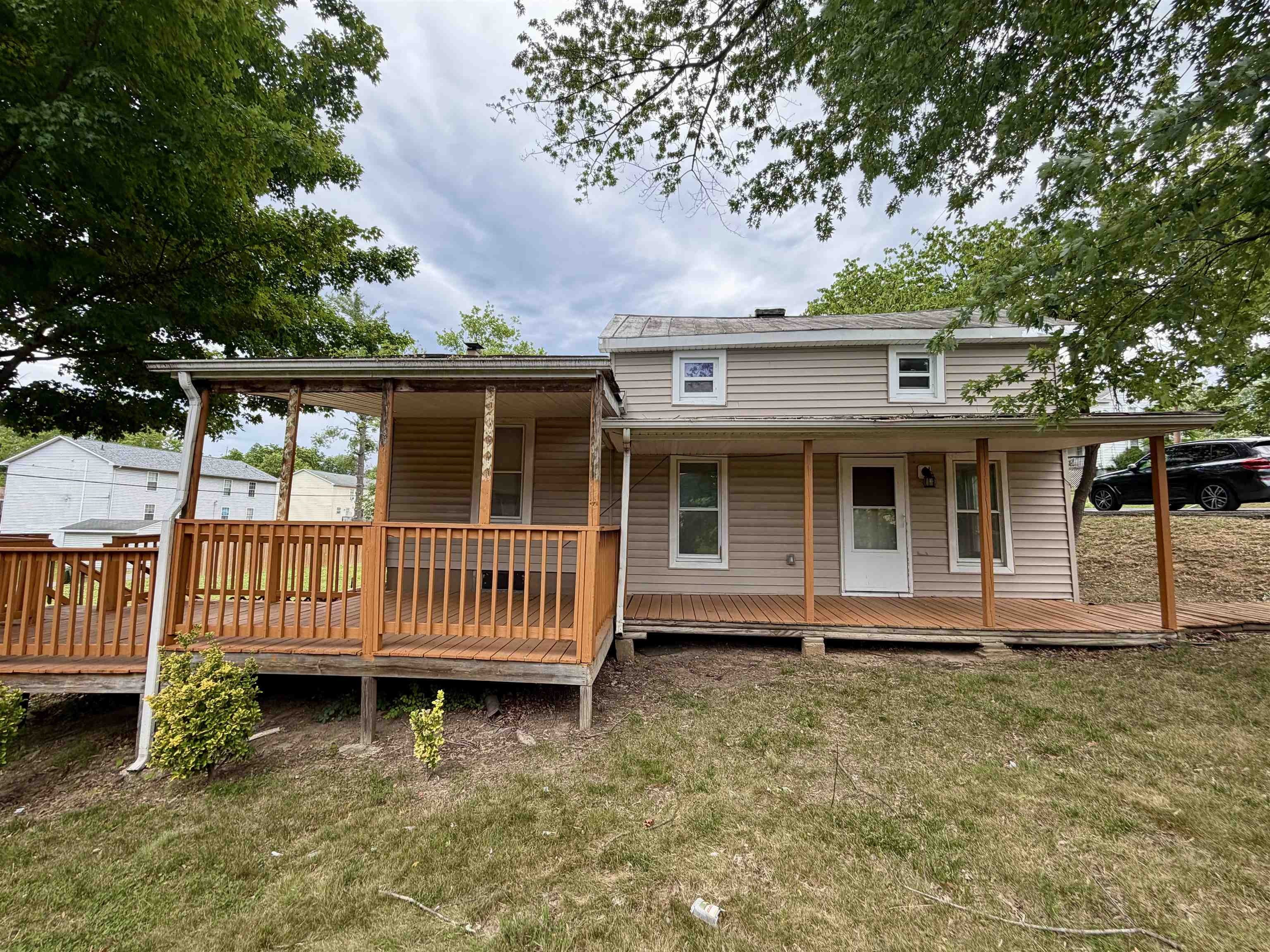 Single Family 3BR 1BA - 749 FLORENCE AVE, WAYNESBORO, VA