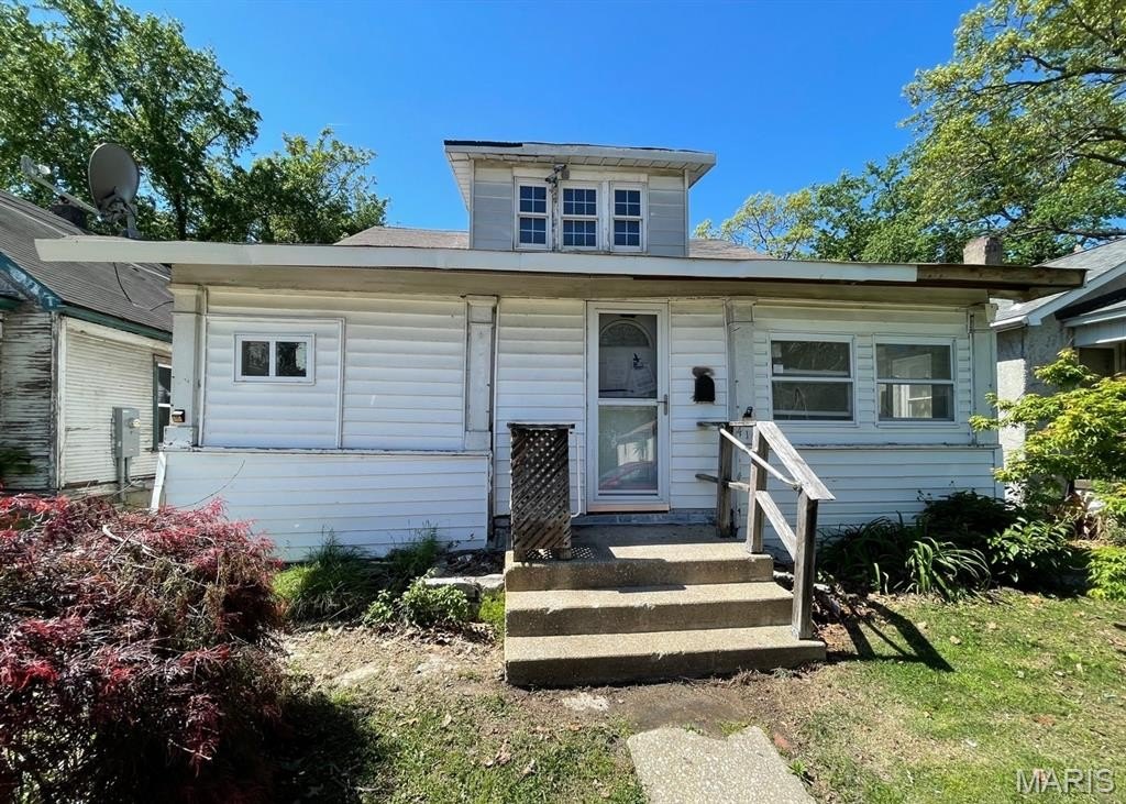 Single Family 3BR 1BA - 412 Jefferson Avenue, Alton, IL