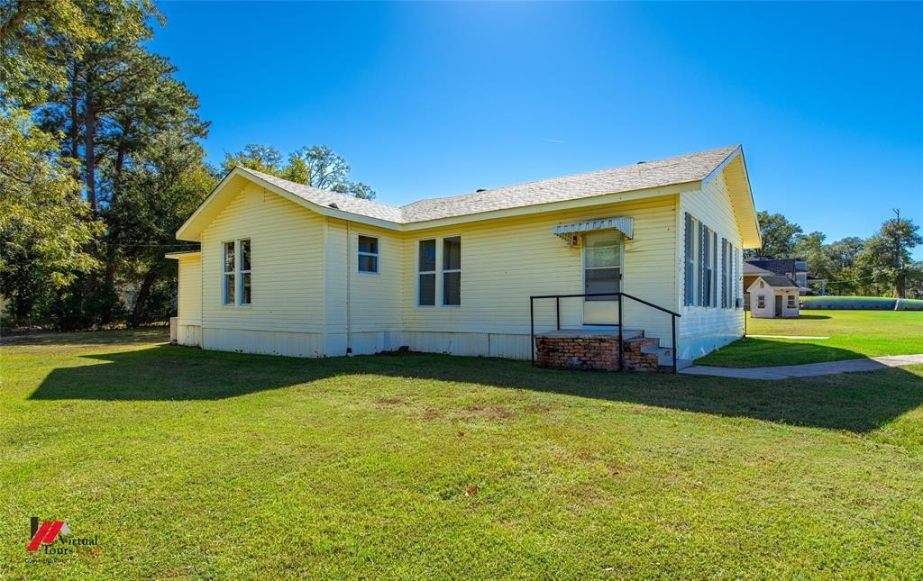 Single Family 4BR 2BA - 309-311 sycamore Street, Logansport, LA