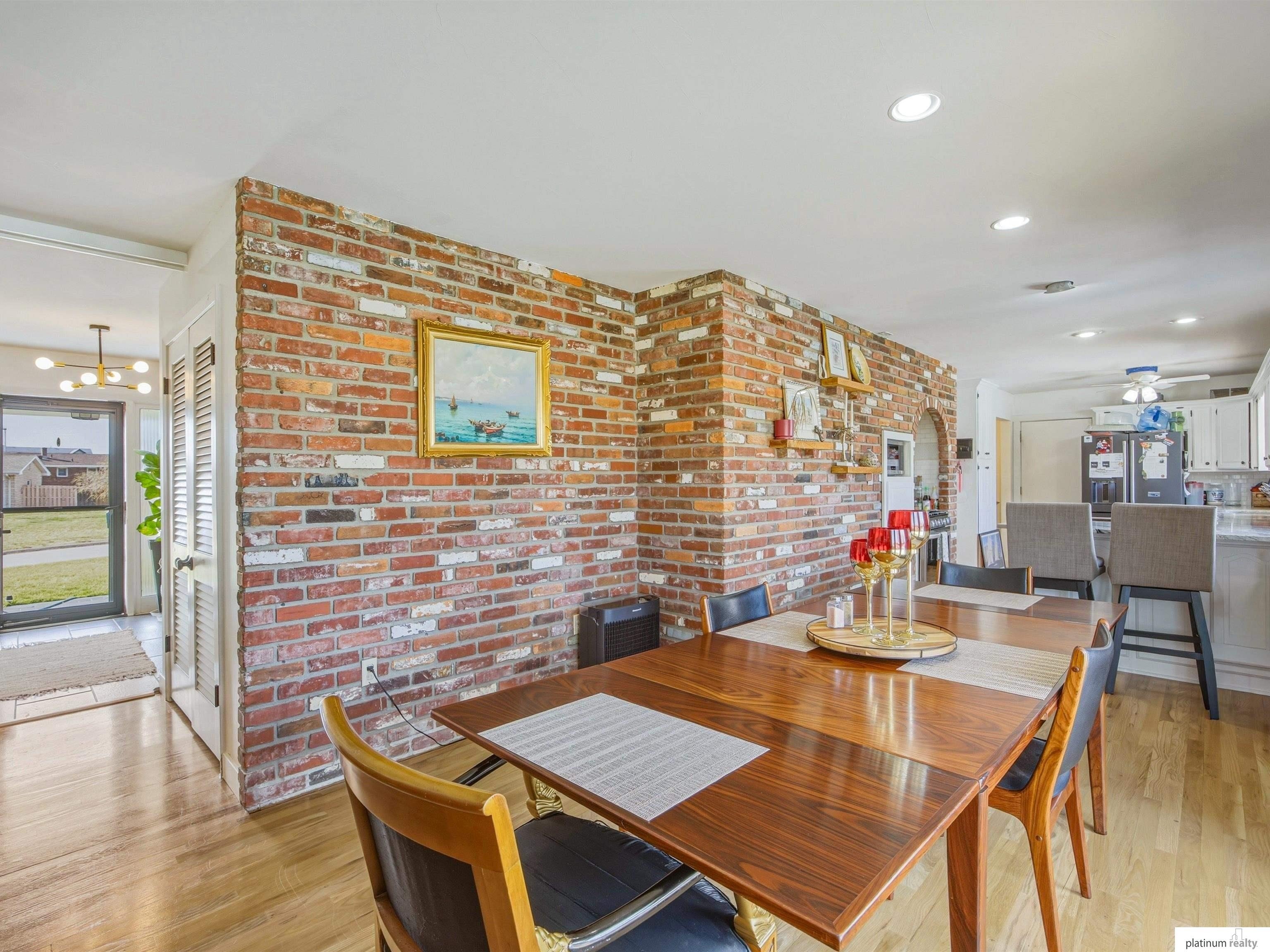 Single Family 4BR 3BA - 10324 Hilltop Road, Omaha, NE