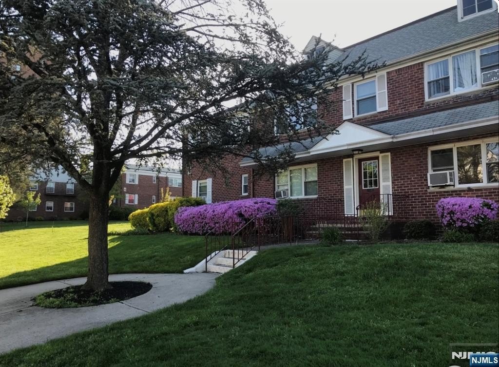 Co-op 1BR 1BA - 245 Passaic B-10, Passaic, NJ