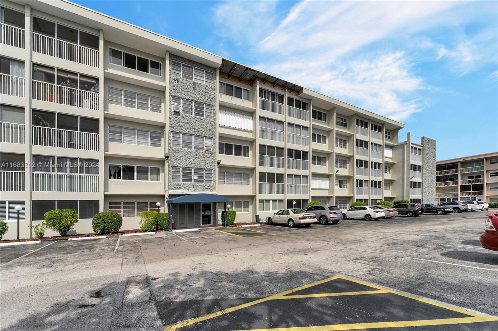 Condo 1BR 1BA - 330 SE 2nd St, Hallandale Beach, FL
