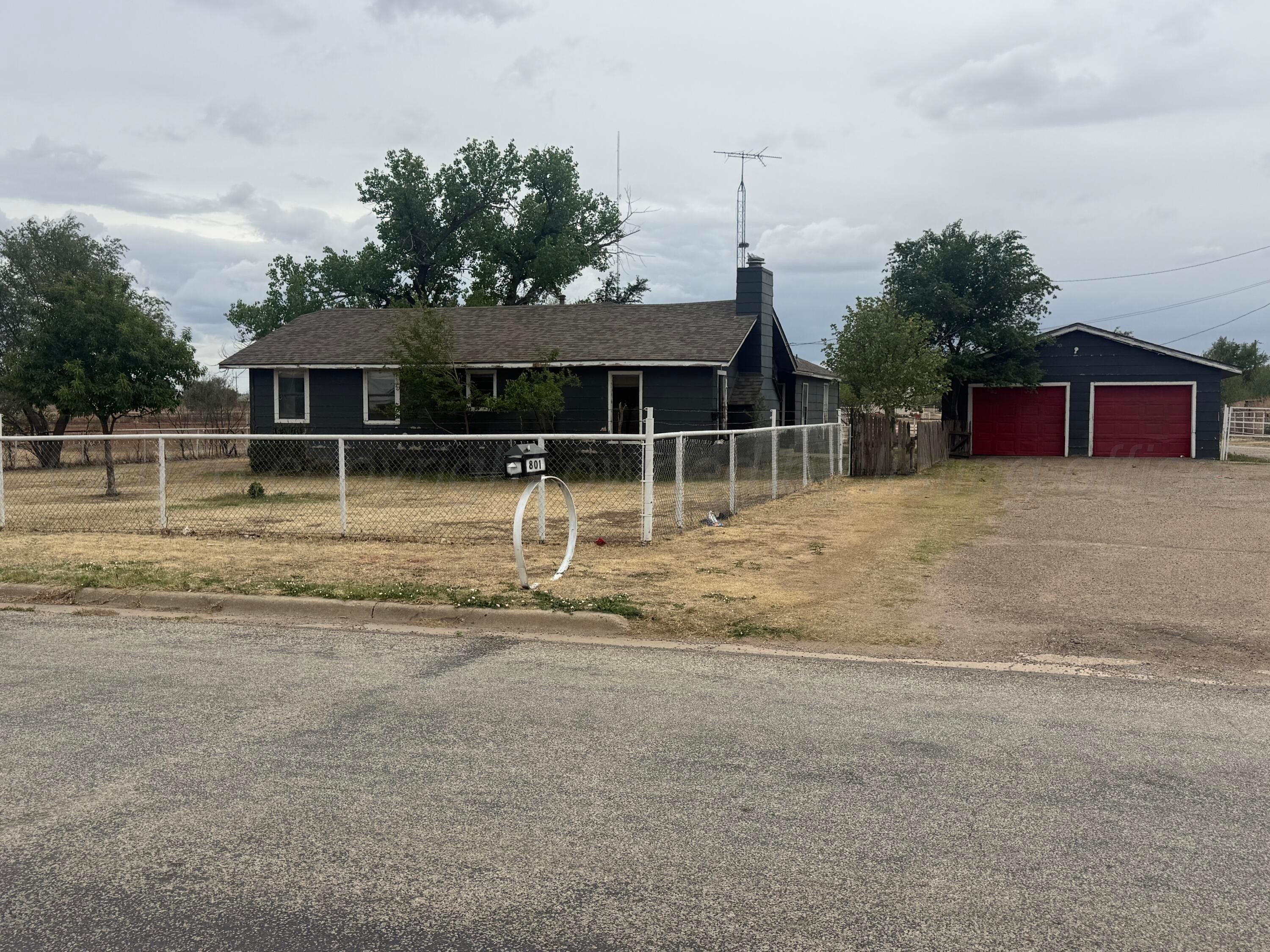 Single Family 4BR 3BA - 801 W Crawford St, Pampa, TX