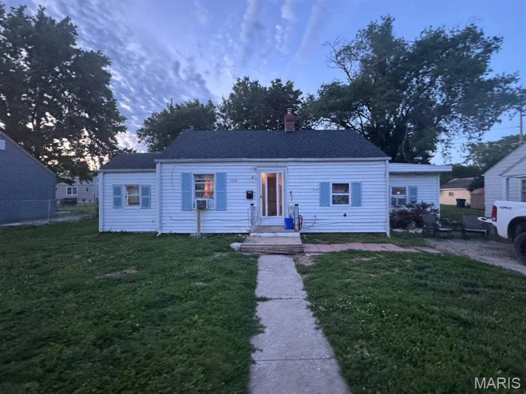 Single Family 2BR 1BA - 1121 E Lorena Avenue, Wood River, IL