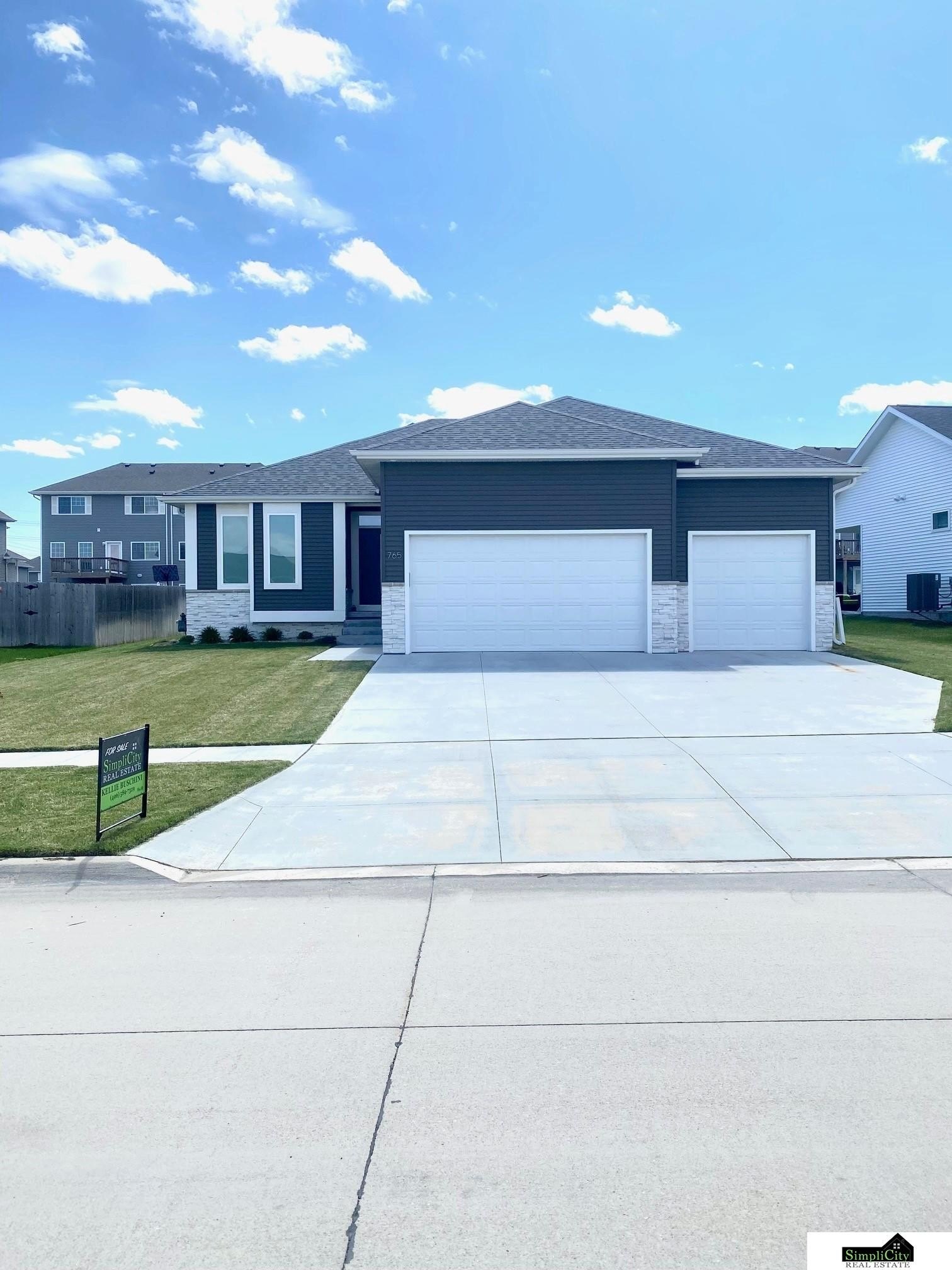Single Family 4BR 3BA - 765 W Panorama Road, Lincoln, NE