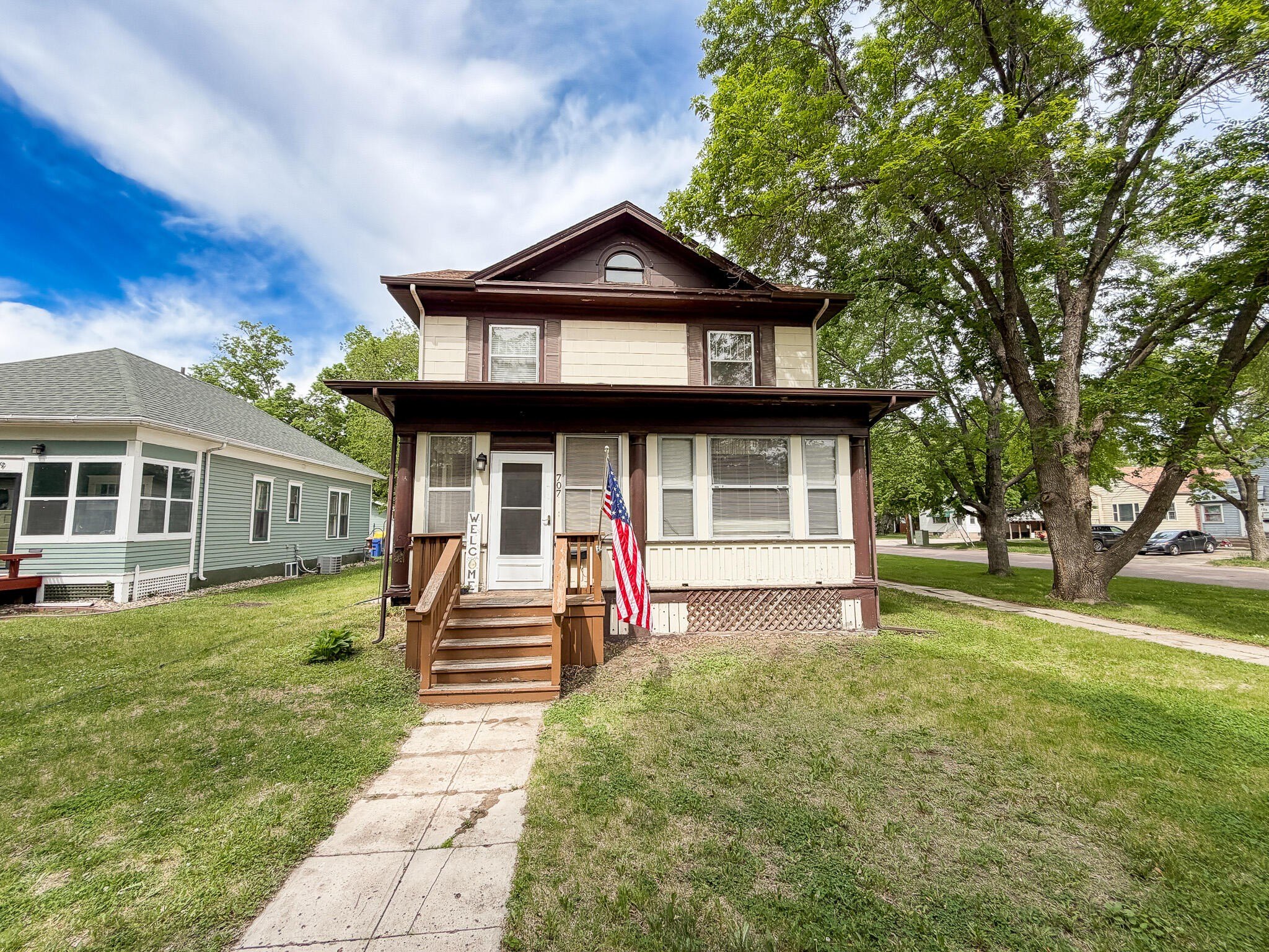 Single Family 4BR 3BA - 707 Wisconsin Ave SW, Huron, SD