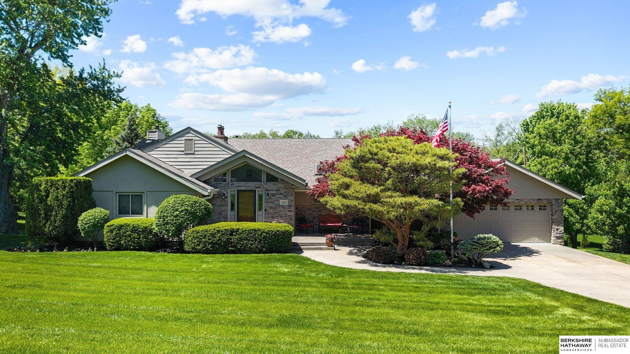 Single Family 4BR 3BA - 2506 S 105th Avenue, Omaha, NE
