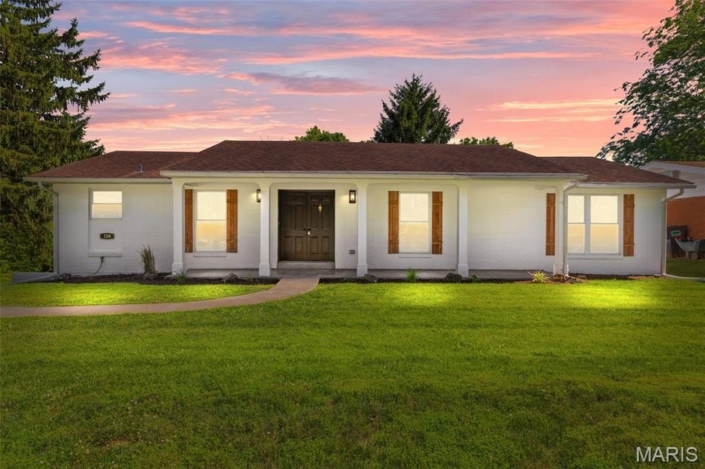 Single Family 4BR 3BA - 104 Primrose Lane, Fairview Heights, IL