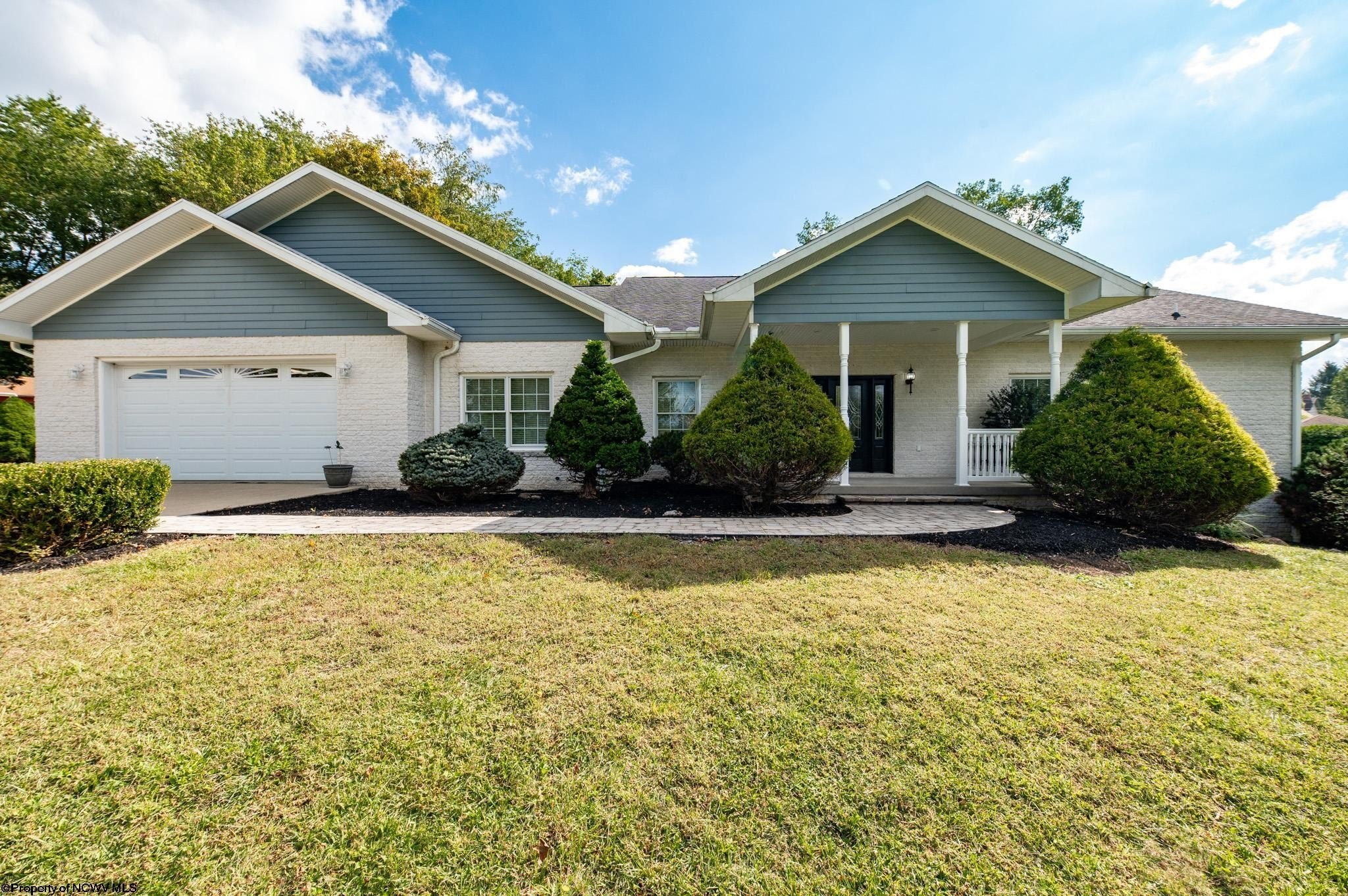 Single Family 4BR 3BA - 262 Deerfield Circle, Kingwood, WV