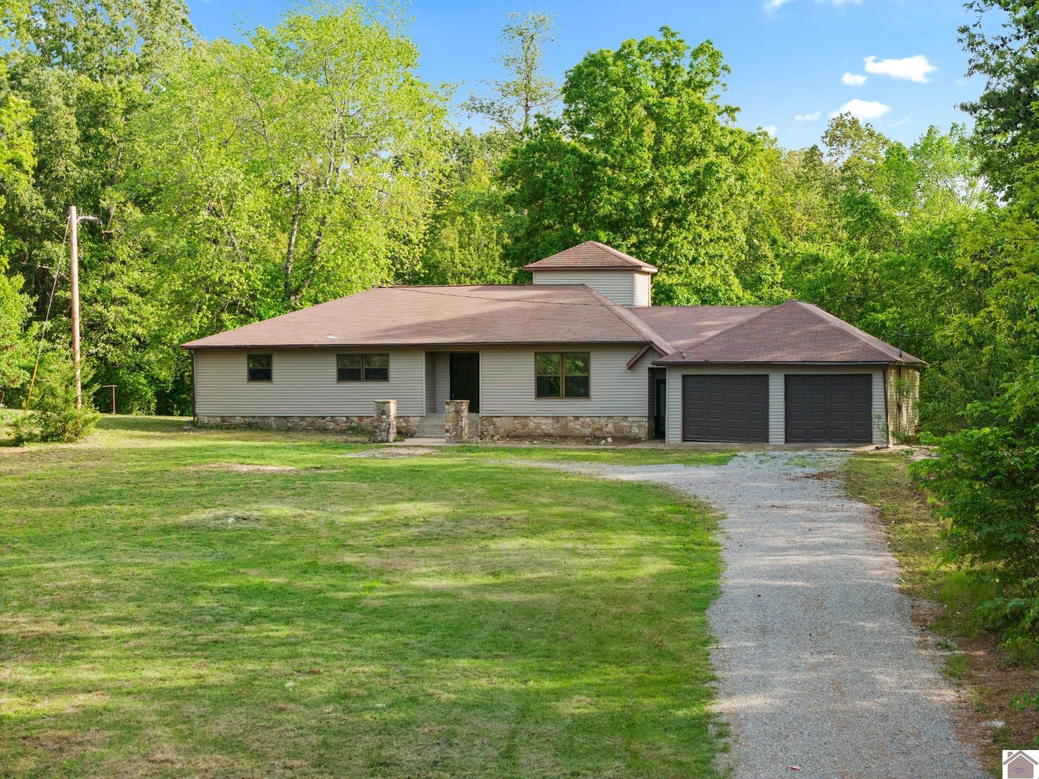 Single Family 3BR 2BA - 2510 Lov Flo Sta E Rd, Boaz, McCracken, KY