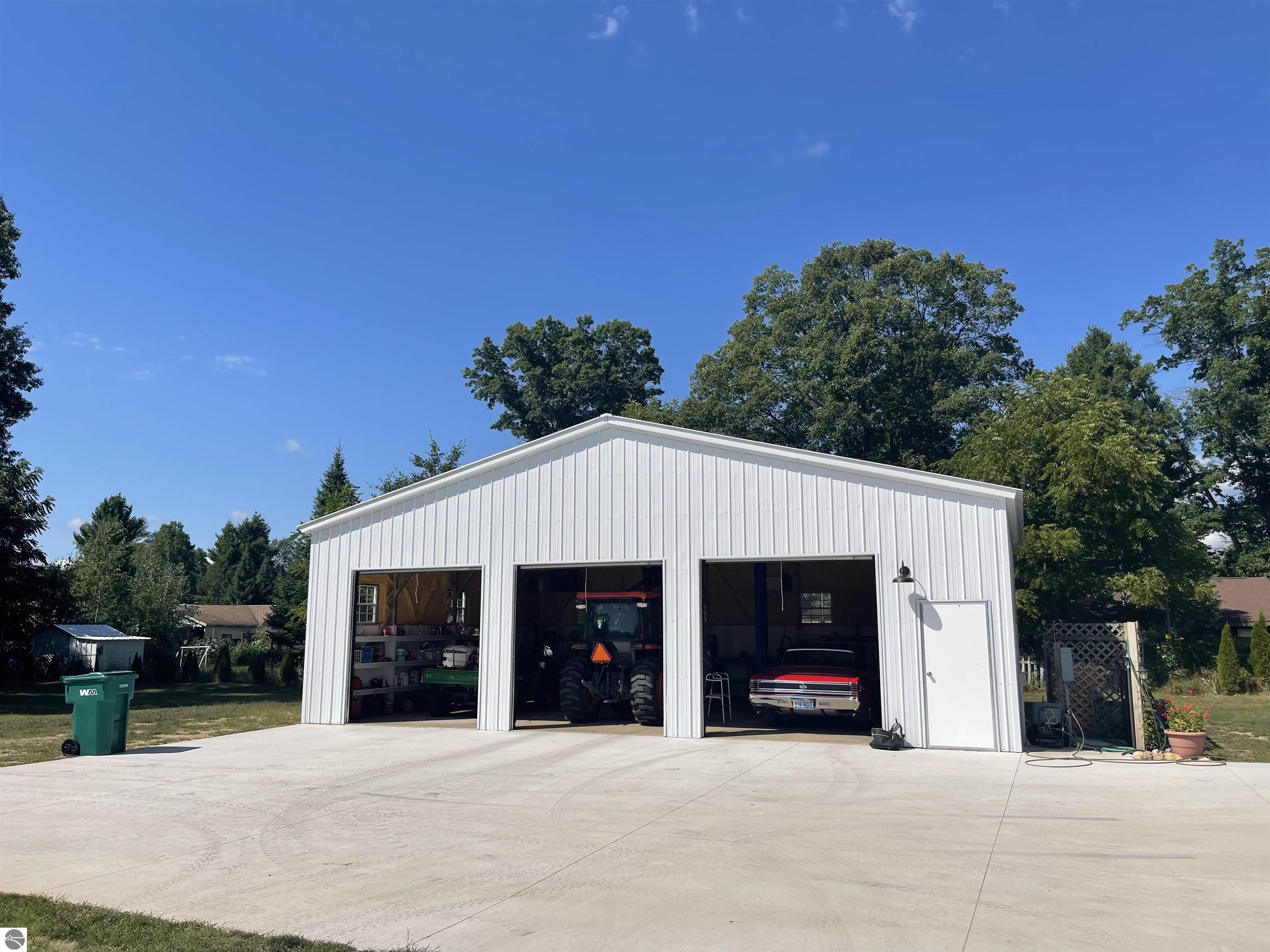 Single Family 3BR 3BA - 2492 E Fir Road, Harrison, MI