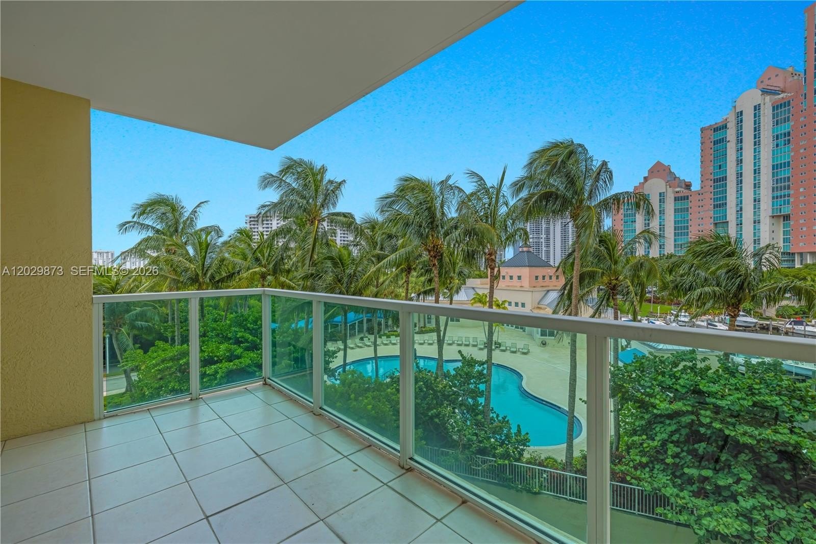 Condo 2BR 3BA - 3340 NE 190th St, Aventura, FL
