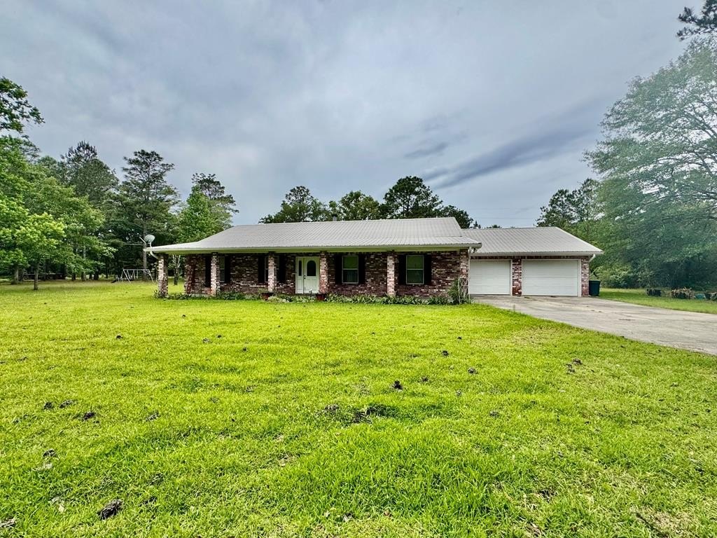 Single Family 3BR 2BA - 20 C G Smith Road, Picayune, MS