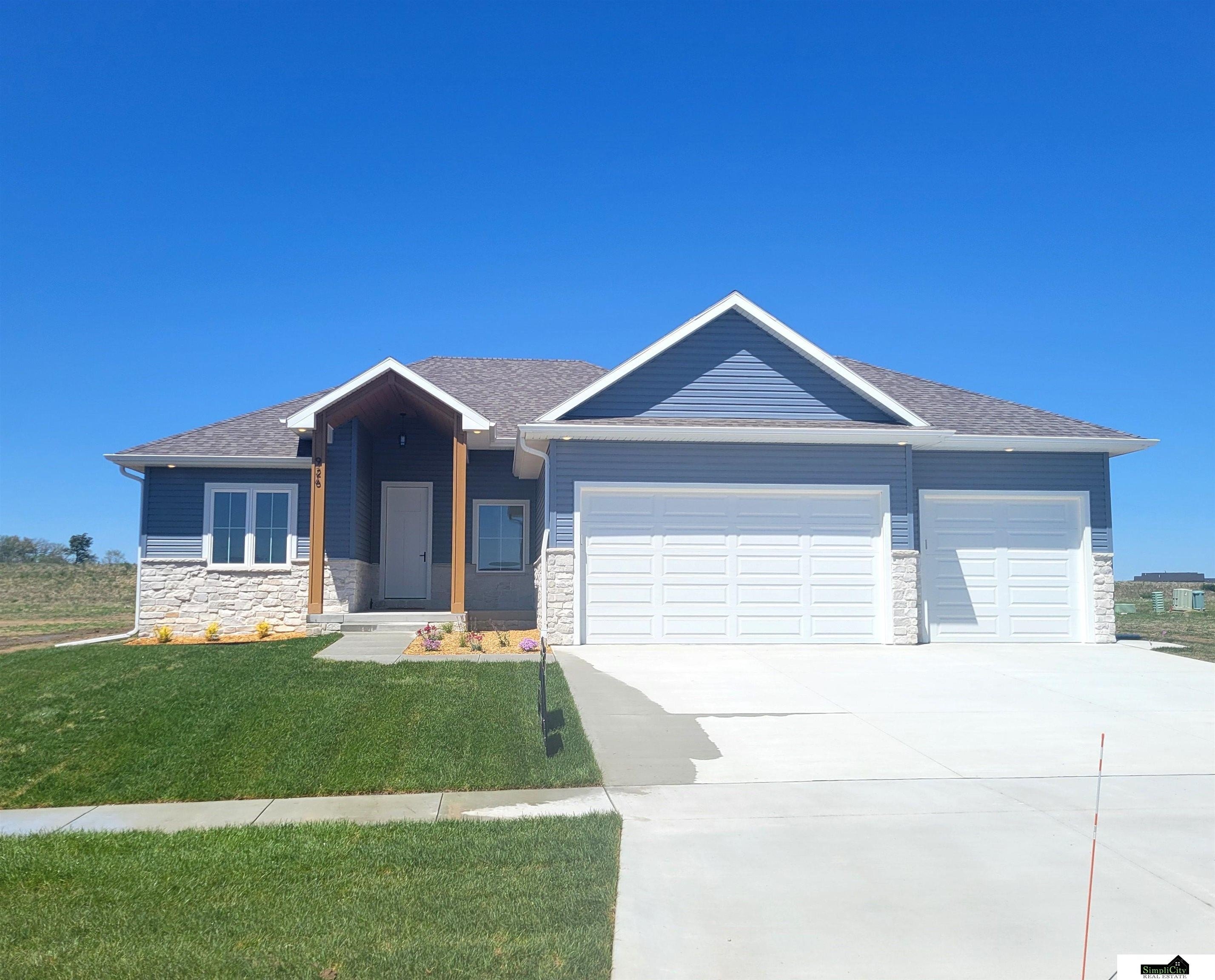Single Family 4BR 3BA - 926 W El Alameda Street, Lincoln, NE