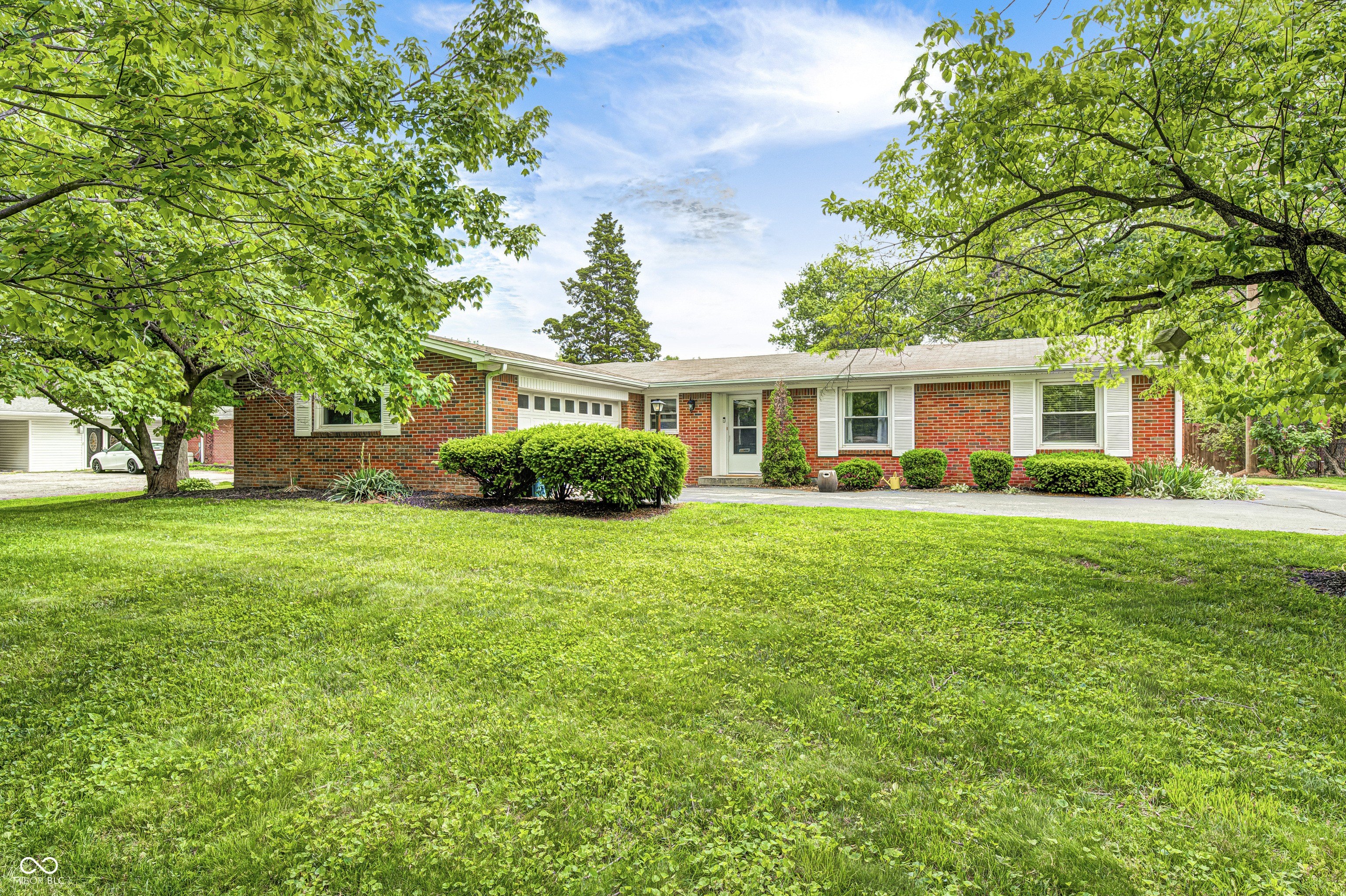 Single Family 3BR 2BA - 13263 Chevy Chase Drive, Fishers, IN
