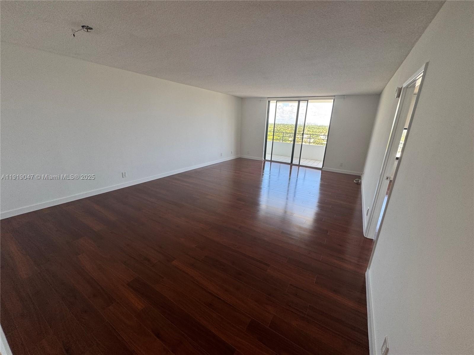 Condo 1BR 2BA - 2500 Parkview Dr, Hallandale Beach, FL