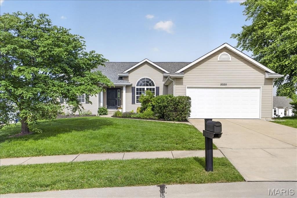 Single Family 4BR 4BA - 2025 Dardenne Valley Drive, O'Fallon, MO