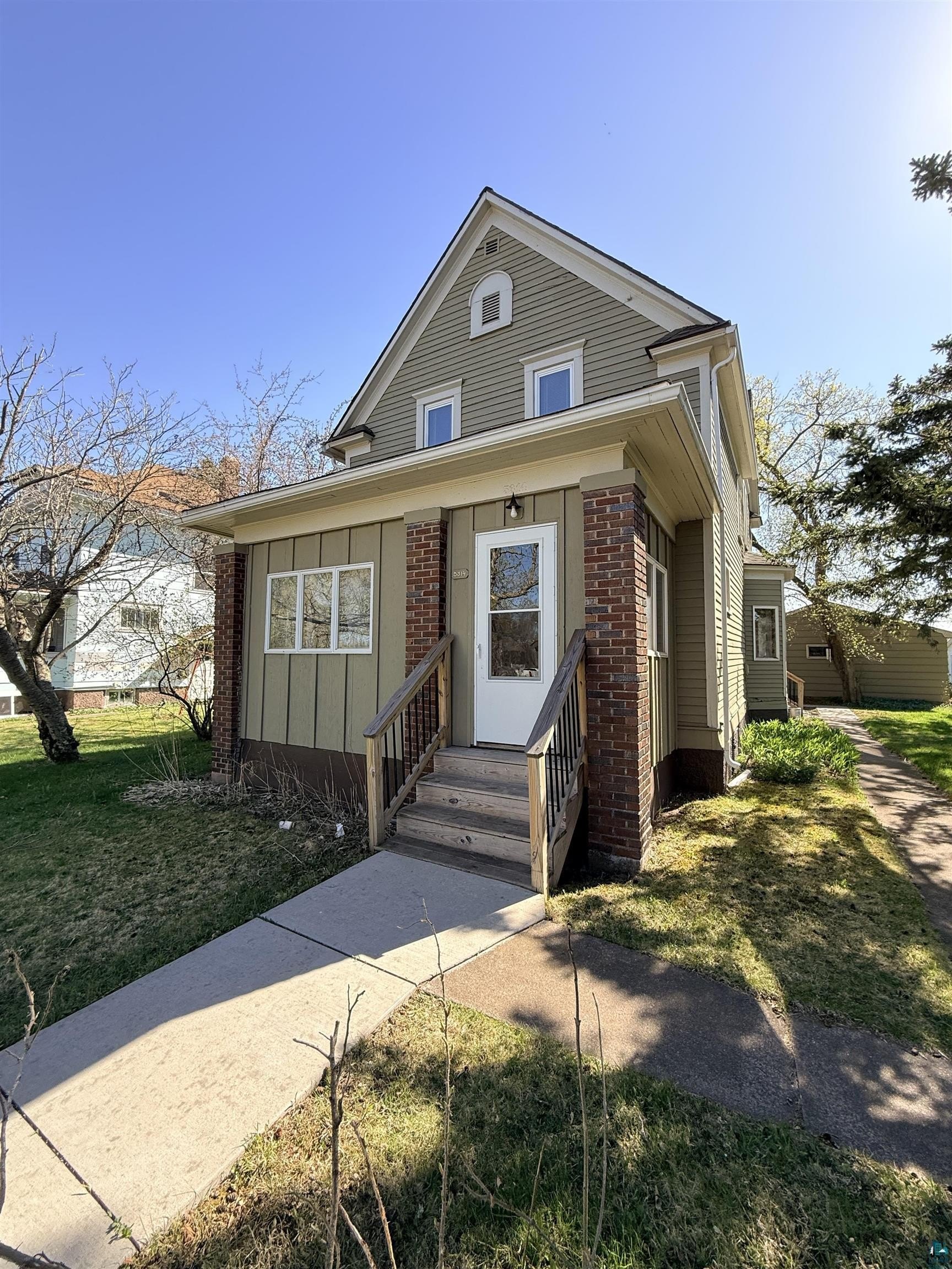 Duplex 3BR 2BA - 5314 E 3rd St, Superior, WI