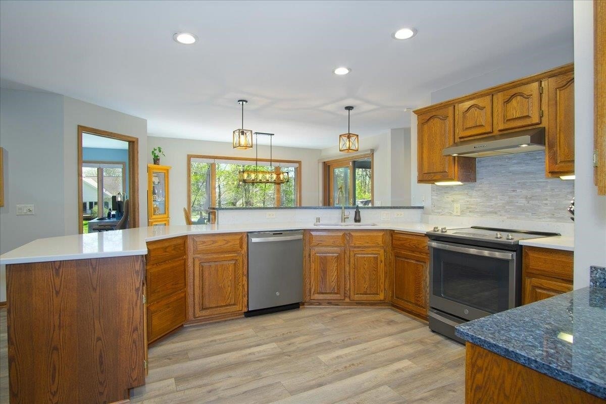 Single Family 4BR 4BA - 1801 Maplecrest Drive, Verona, WI